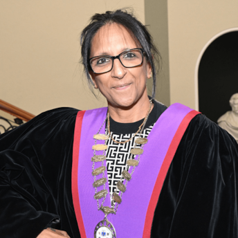 Dr Shari Srinivasan